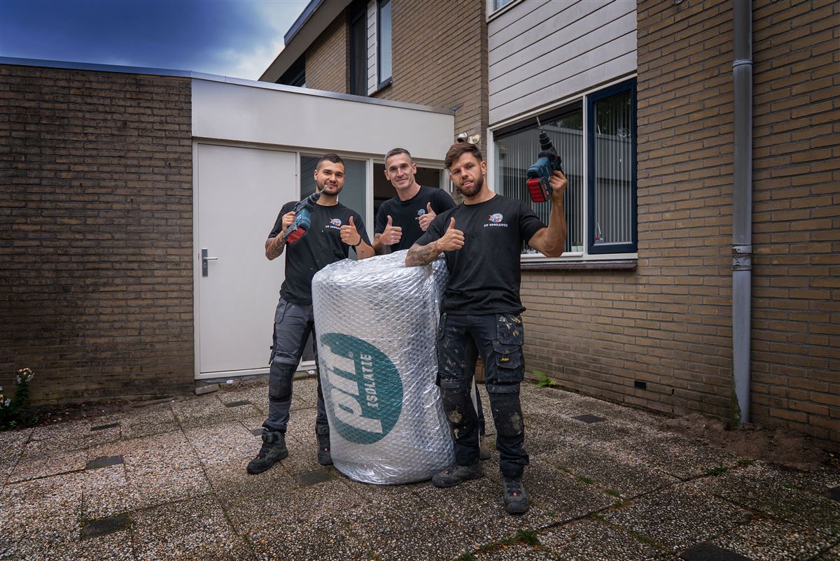 Team van IV Isolatie na afronding van het werk